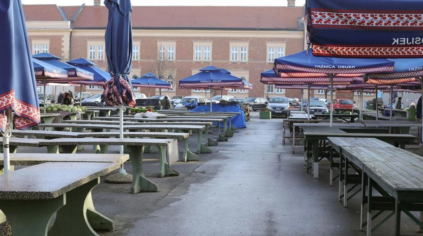 Velika akcija doniranja hrane na središnjoj osječkoj tržnici